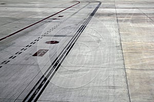 Runway road airplanes traffic signals lines