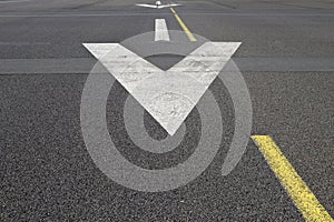 Runway surface arrow