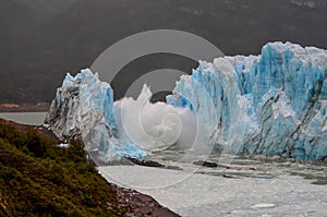 ruptura glacier Perito Moreno photo