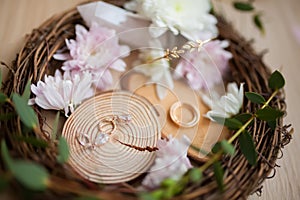 Rusic style wedding, natural decorations. Wood, flowers and wedding jewelry