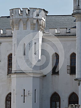 Detail okien a veže hradu Rusovce, Slovensko