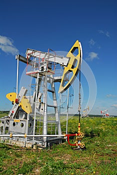 Russia.Oil production on the oilfield