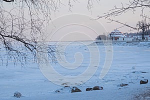 Rossiya Petergof vid na zimnij finskij zaliv photo
