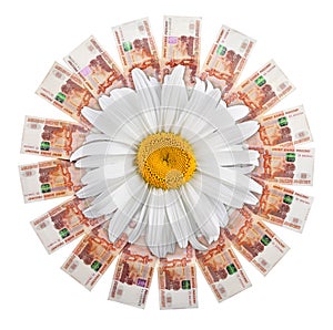 Russian banknotes lie in a circle in the center with a Daisy.