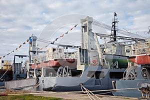 Russian marine vessels intended for degaussing.