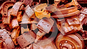 The rusted car components in garbage