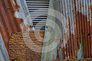 Rusted surface that attaches to old zinc Is the exterior wall of the building according to the weather.