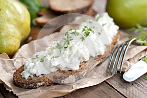 Rustic bread with white cheese