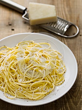 Rustic italian pepe e cacio pepper with cheese spaghetti