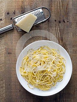 Rustic italian pepe e cacio pepper with cheese spaghetti