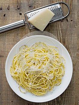 Rustic italian pepe e cacio pepper with cheese spaghetti