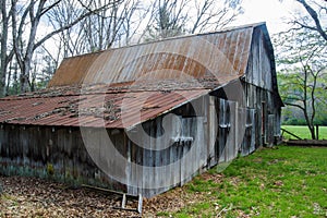 Rustic Old Barn in the Woods â€“ Virginia, USA