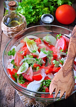 Rustic salad of tomatoes, cucumbers, white onion, red pepper, parsley, seasoned oliveovym oil and balsamic vinegar.