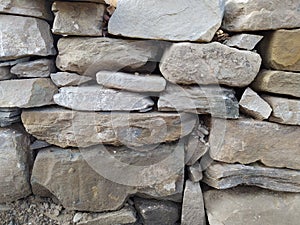 Rustic stone brick wall.Rustikale Steinmauer.Mur de briques en pierre rustique. photo