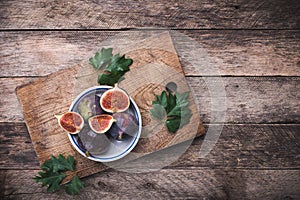 Rustic style Cut figs in flat dish on choppingboard