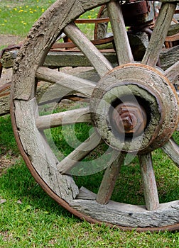 Rustic wagon wheel