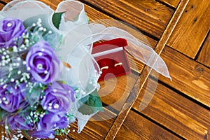 Rustic wedding ring with flower