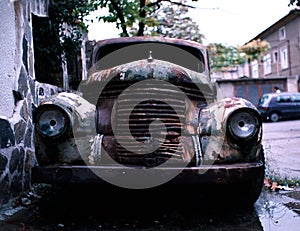 Rusty car photo