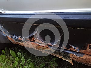 Rusty car doors and thresholds