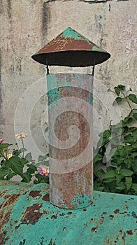 Rusty chimney - Chimenea oxidada photo