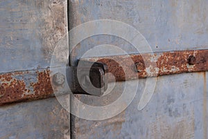 Rusty hinges for the lock