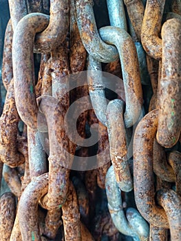 Rusty iron chain pile pictures