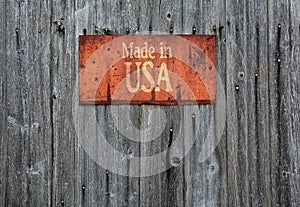 Rusty metal sign with the phrase: Made in Usa.