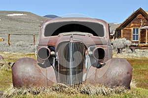 Rusty old car