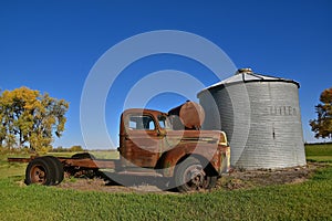 Rusty old Ford full ton truck