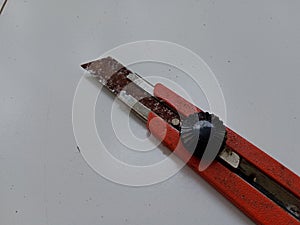 rusty red cutter causes tetanus