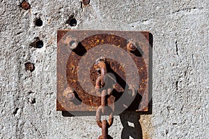 Rusty ring-mount circuit on a concrete wall