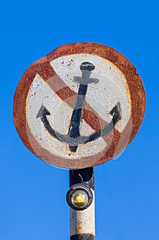 Rusty sign no mooring