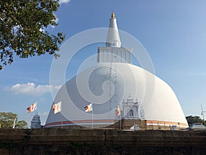 The Ruwanwelisaya stupa in Sri Lanka