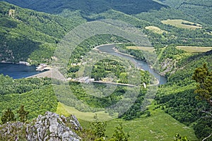 Vodní nádrž Ružín z vrchu Sivec, východní Slovensko