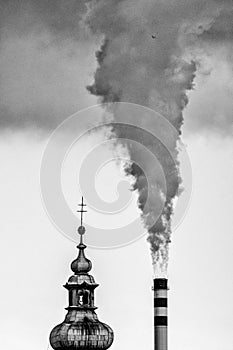 Panoráma mesta Ružomberok. Rozdiel medzi starou a novou architektúrou na Slovensku