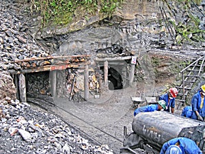 Rwandan Miners Panning For Precious Metals