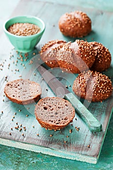 Rye sandwich buns with coriander