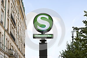 S-Bahn Schild Brandenburger Tor Berlin