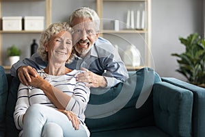 60s spouses photoshooting smiling enjoy life feels happy