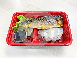 Saba fish grilled with salad in the food container