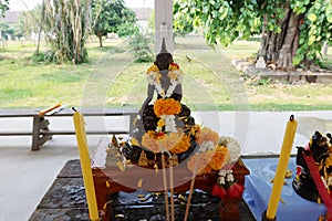 A sacred Buddha image that Buddhists worship with flowers.