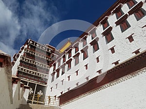 The sacred Potala Palace is a pure land on earth for countless pilgrims.