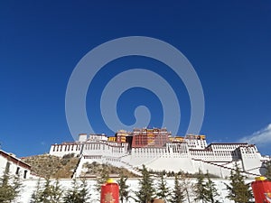 The Sacred Potala Palace, a Pure Land for Ten Thousand Pilgrims