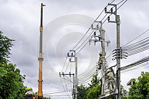 Safe and systematic installation of electricians on high voltage poles.Working on electric poles with maximum safety