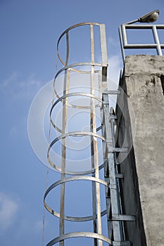 Safety metal ladder