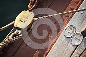 Sail pulley