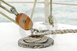 Sail pulley