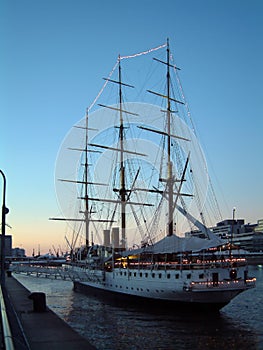 Sail ship