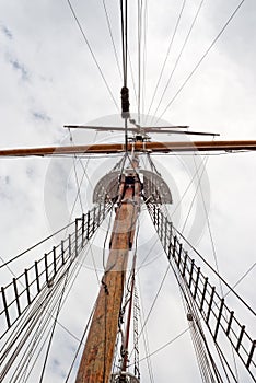 Sail ship mast