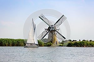 Segelboot niederländisch Windmühle auf der 